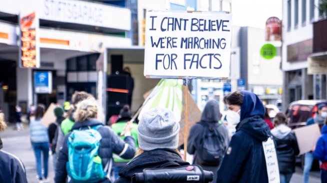 Защо политиците са толкова колебливи