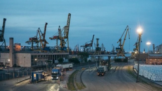 Търговският излишък на еврозоната и ЕС е продължил да се разширява и през ноември