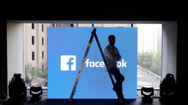 Facebook блокира рекламите в сайтове с фалшиви новини