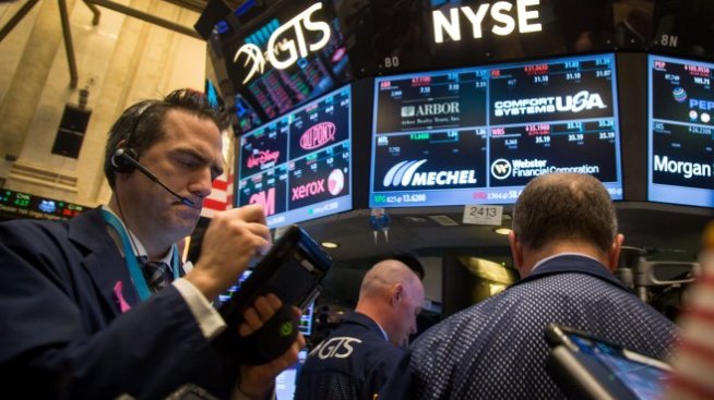 Dow прибави над 300 пункта, подкрепен от оптимизма около пакета от стимули