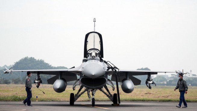 България ще получи осем самолета F-16 догодина – първите два в края на март, останалите до юни