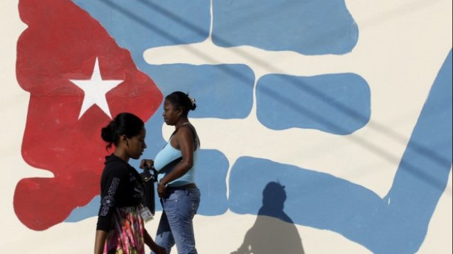 Куба посвещава одеколони на Уго Чавес и Че Гевара