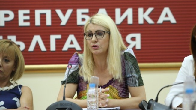 Д. Ахладова: България последователно изпълнява препоръките на Венецианската комисия