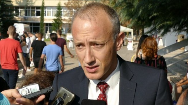 Кр. Вълчев: От началото на учебната година са заразени с COVID 100 деца и ученици 