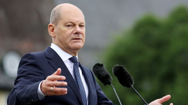 Шолц започва визитата си в Китай на фона на търканията за електромобилите и Русия