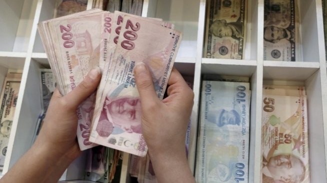 Американско-турският дипломатически скандал повлече лирата надолу