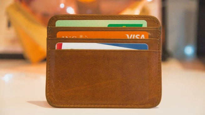 Visa и Mastercard удължават ограничения на таксите по неевропейски карти до 2029 г.
