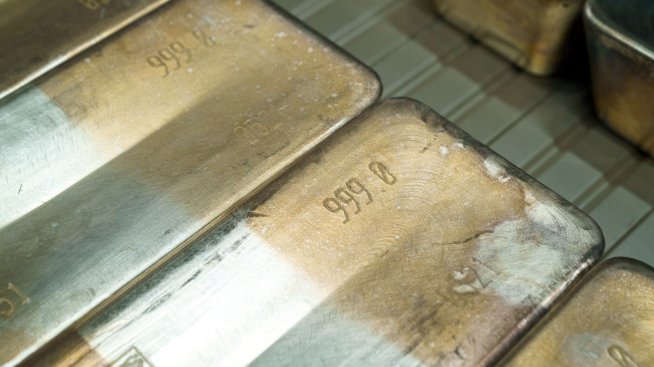 Сривът на цената на среброто напомня за последиците от балона от 1980 г.