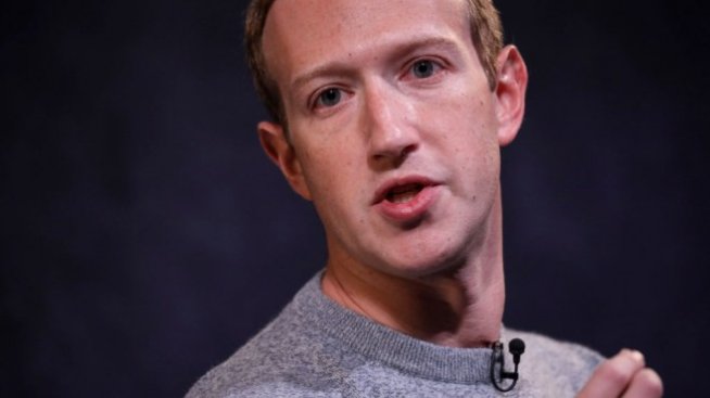 Зукърбърг засилва контрола си над Facebook, отстранявайки противниците си