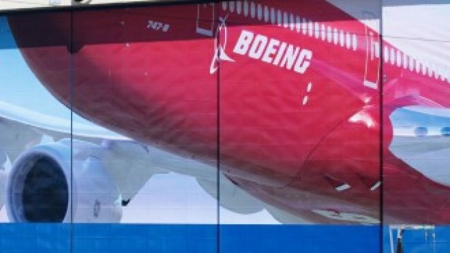 Boeing съкращава 10% от служителите си и свива производството на 787 Dreamliner