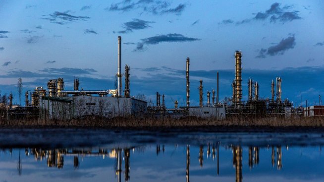 Германия удължава периода на попечителство над местните активи на „Роснефт“ до септември