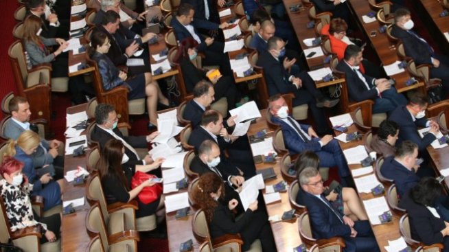 Депутатите не разрешиха да има 1 месец отсрочка за вноски по кредити*