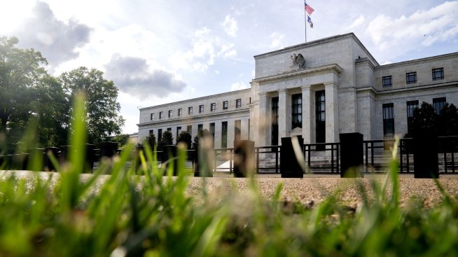 Уолстрийт очаква по-голям спад на лихвите от Фед