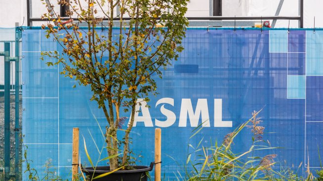 Поръчките на ASML надминаха очакванията, докато AI надпреварата подкрепя търсенето