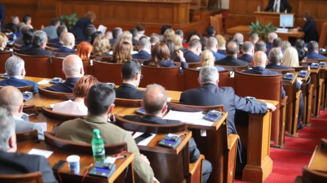 Намалението на партийната субсидия не оцеля на първо четене*