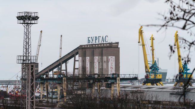 Придобиването на "Лукойл" от БЕХ крие рискове