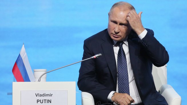 Защо битката на Путин с инфлацията отслабва отвътре Русия?