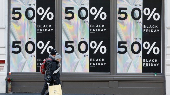 КЗП: Стоката трябва да се продава на старата цена месец преди старта на намалението