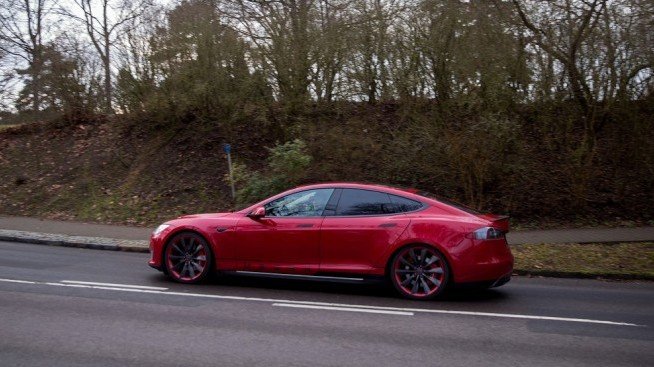 Tesla успя &ndash; акциите ѝ вече се търгуват за 1000 долара