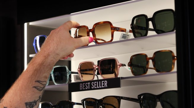 Акциите на производителя на Ray-Ban рязко скочиха след силен отчет