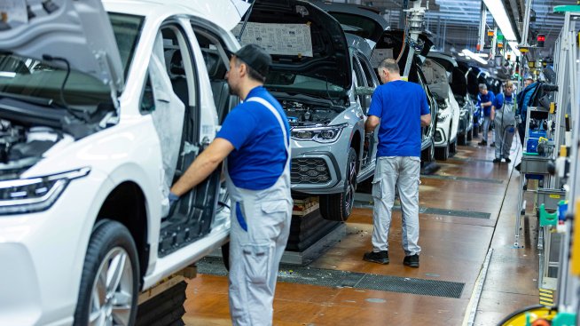 Volkswagen ще спре производството на Golf и други модели заради дефицит на чипове