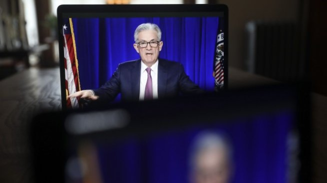 Пауъл трябва да охлади пазарните очаквания, без да предизвика паника