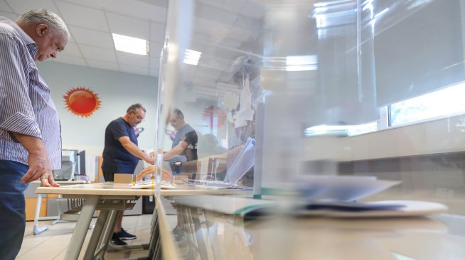 „Алфа Рисърч“: 7 партии влизат в бъдещия парламент при още по-ниска активност