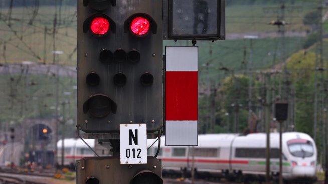 Не само германският футбол куца – икономическите институти понижават прогнозите си 