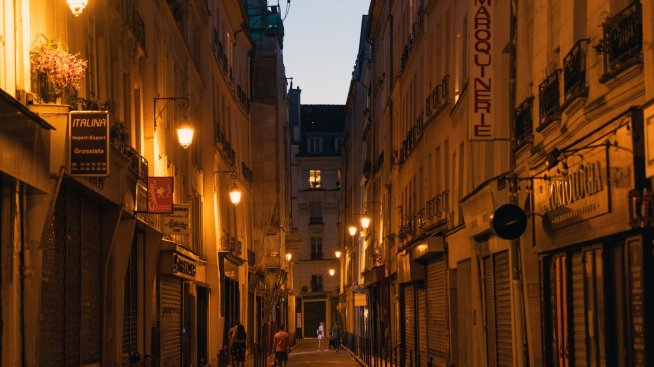 Франция ще предупреждава бизнеса и домакинствата да ограничават потреблението на ток