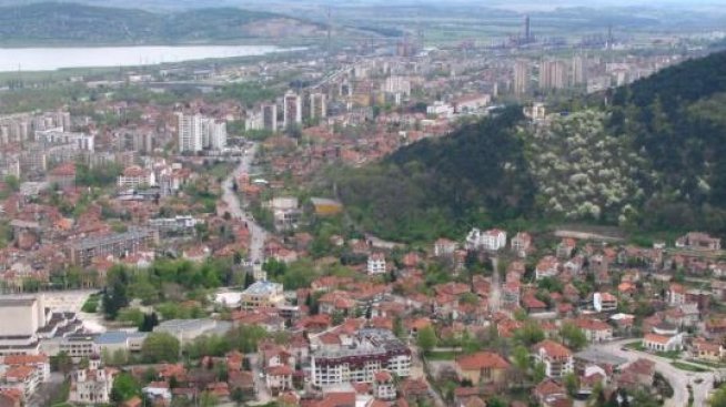 Проверяват фирмата, складирала 50 т отпадъци от Италия във Враца*