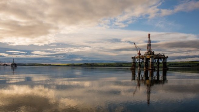 Петролът успява да се стабилизира над прага от 40 долара за барел*