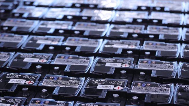 Porsche обмисля да купи дял в закъсалия производител на батерии Varta