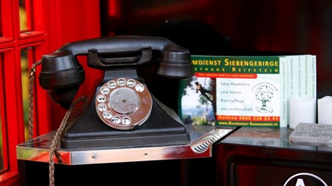 Франция се разделя със стационарните телефони