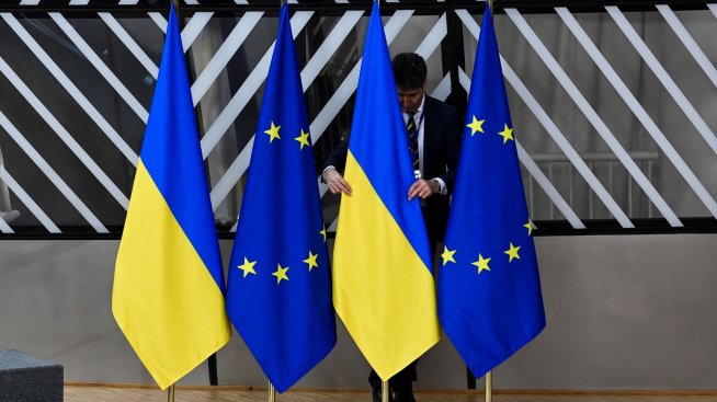 ЕК препоръча стартиране на преговори за членство в ЕС с Украйна и Молдова