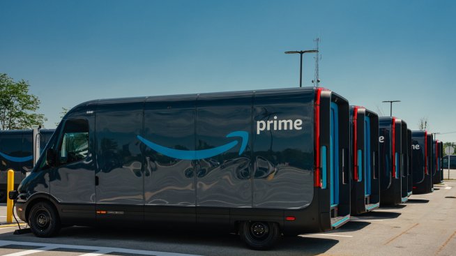 Amazon започва доставки с електрическите микробуси на Rivian в Европа