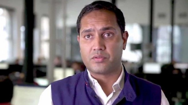 Шефът, който уволни 900 служители по Zoom, се завърна на поста си