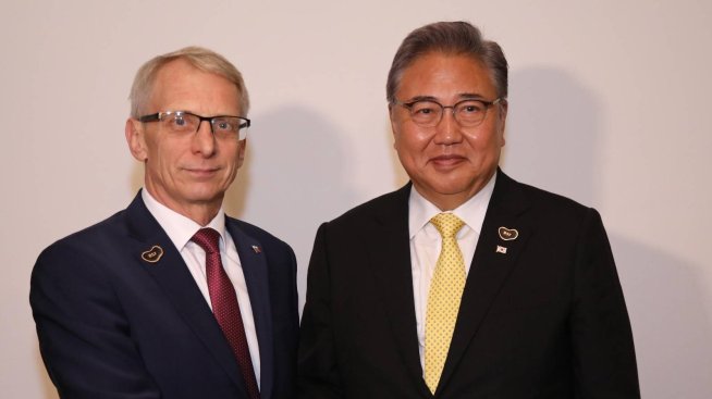 Денков кани корейския бизнес да инвестира във въглищните региони