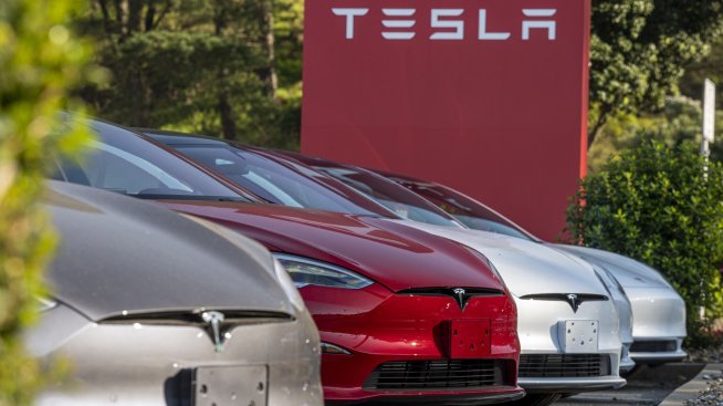 Tesla ще актуализира софтуера на Autopilot в над 2 млн. превозни средства в САЩ 