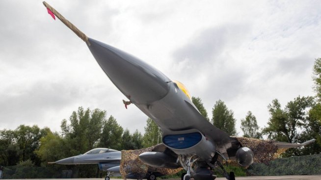 Официално: Украйна е получила първите F-16, работи за коалиция по "прихващане"