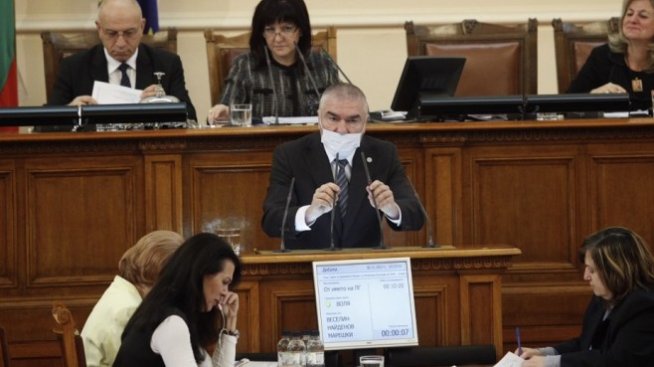 Приемането на бюджет 2018 г. се превърна във фарс