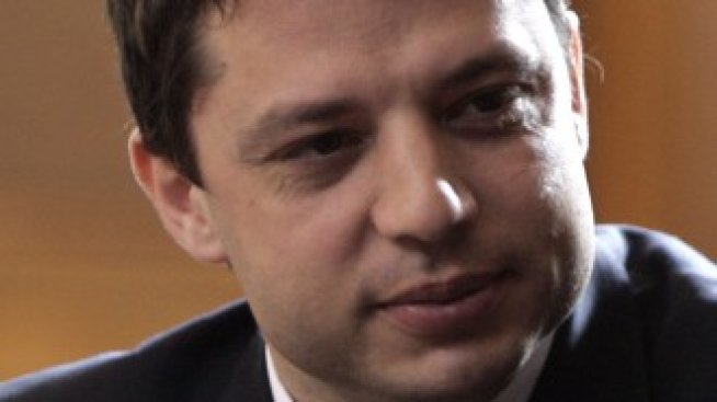 Добрев: България е можело да отложи скъпия ток от ВЕИ за 2015 г.