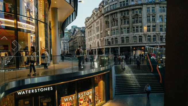 Производството във Великобритания се сви най-силно от над две години насам