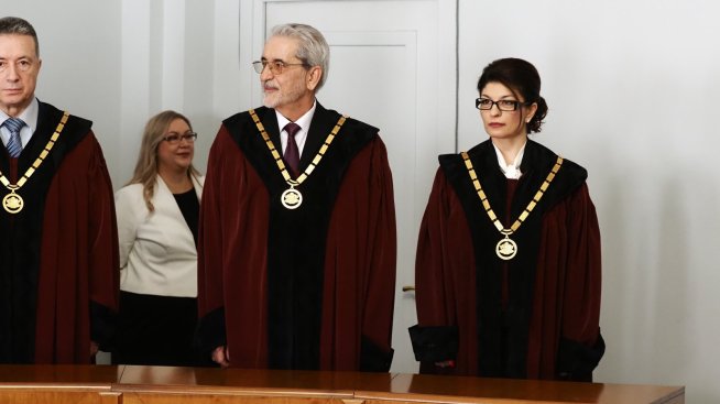 КС потвърди избора на Атанасова и Белазелков за съдии, но с по-кратък мандат