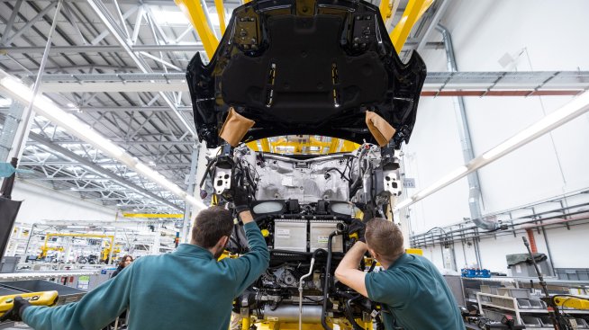 Aston Martin отново понижи насоките си за годишната печалба 