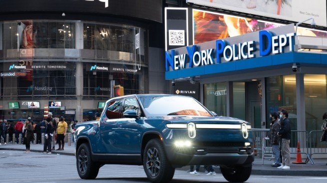 Ford променя рязко стратегията за Rivian, продава част от дела си в концерна