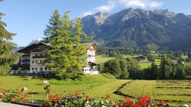 Интересът към почивки и пътувания в страната е във възход и през март