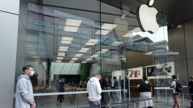 Apple отваря част от магазините си в САЩ от тази седмица