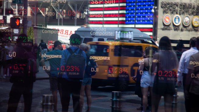 Песимизмът продължава да тежи на Wall Street*