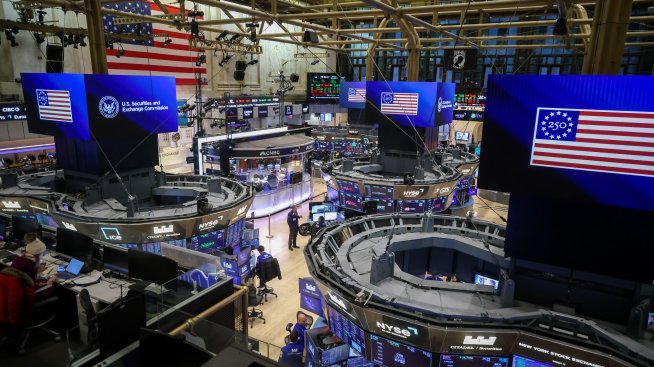 Отчетът на Salesforce и надеждите за по-ниски лихви окриляват индексите на Wall Street*