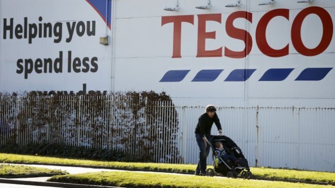Tesco приключва година на възстановяване след силни продажби около Коледа